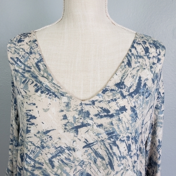 LUSH Asymetrical Hemline Bell Sleeve All Over Print Dress Flowy Lightweight Sz L - Picture 3 of 12